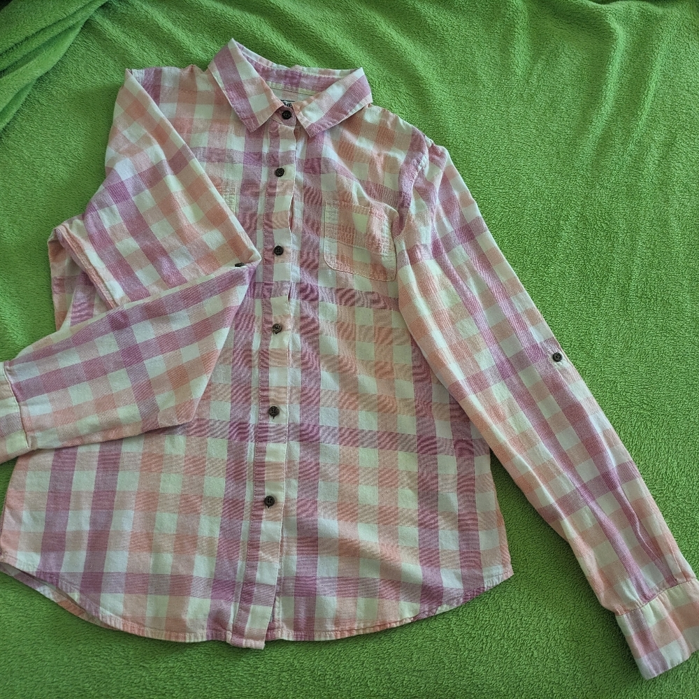Pink and white checkered North Face button down size M 100% cotton